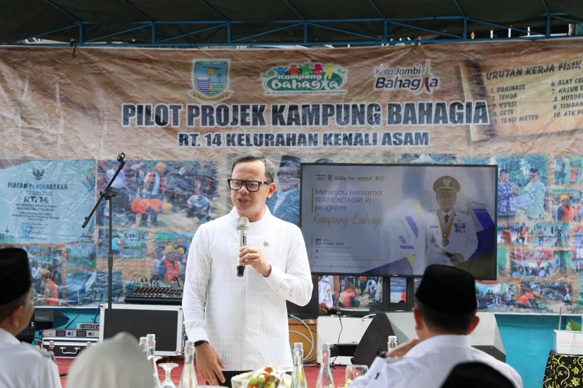 Wamendagri Bima Tinjau Kampung Bahagia di Jambi