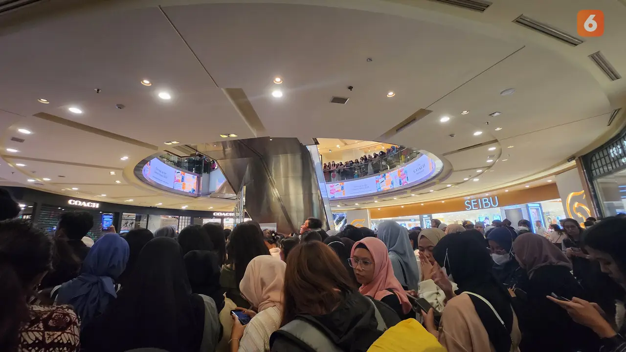 Pembukaan The Coach Restaurant Bikin GI Dipadati Penggemar K-Pop