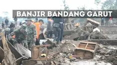 Sebanyak 2.200 pelajar sekolah dasar dan menengah di Garut kesulitan untuk belajar dan kembali bersekolah. Itu karena buku dan perlengkapan belajar mereka ikut hanyut