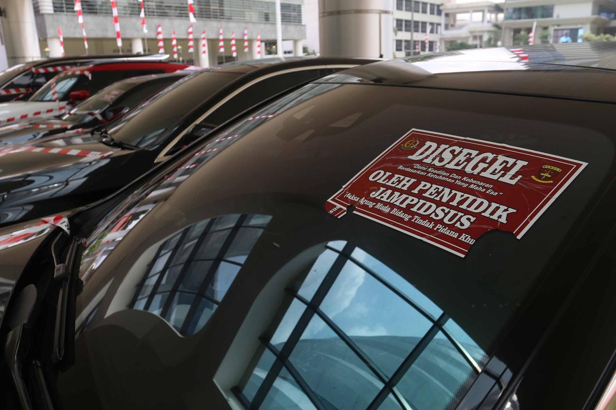 FOTO: Deretan Mobil Mewah Riza Chalid Disita Kejagung, Terseret Kasus Korupsi Minyak Rp 285 Triliun