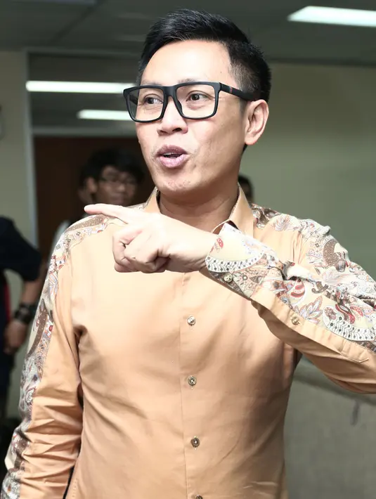 Sebelumnya, Eko Patrio telah mengadukan tujuh situs online tersebut ke polisi. Kedatangannya sekaligus mengklarifikasi atas berita yang disebarkan oleh situs tersebut. (Galih W. Satria/Bintang.com)