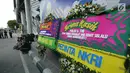 Sejumlah karangan bunga yang bertuliskan ucapan apresiasi bagi TNI dan Polri terpajang di samping gedung Bawaslu, Jakarta, Jumat (24/5/2019). Karangan bunga itu sebagai wujud apresiasi bagi TNI dan Polri dalam menjaga ketertiban dan keamanan saat aksi 22 Mei. (Liputan6.com/Herman Zakharia)