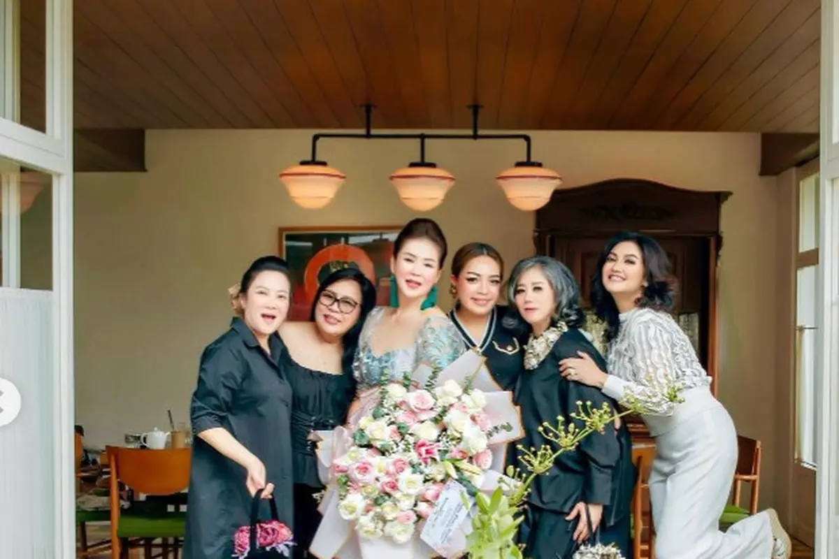 Potret Bella Saphira dan sahabat-sahabatnya (Sumber: Instagram/bellasaphiraofficial)