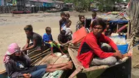15 manusia perahu yang kini diamankan di Kecamatan Derawan akan dideportasi keluar laut Indonesia. (foto: Zuhrie)