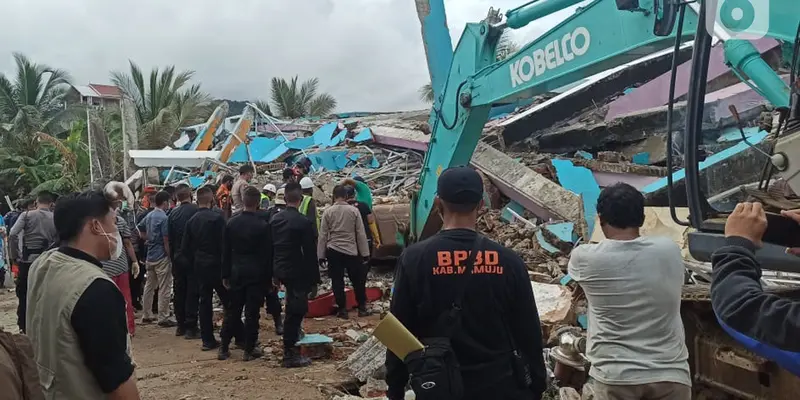 Evakuasi Korban Gempa Mamuju di Rumah Sakit Mitra Manakarra