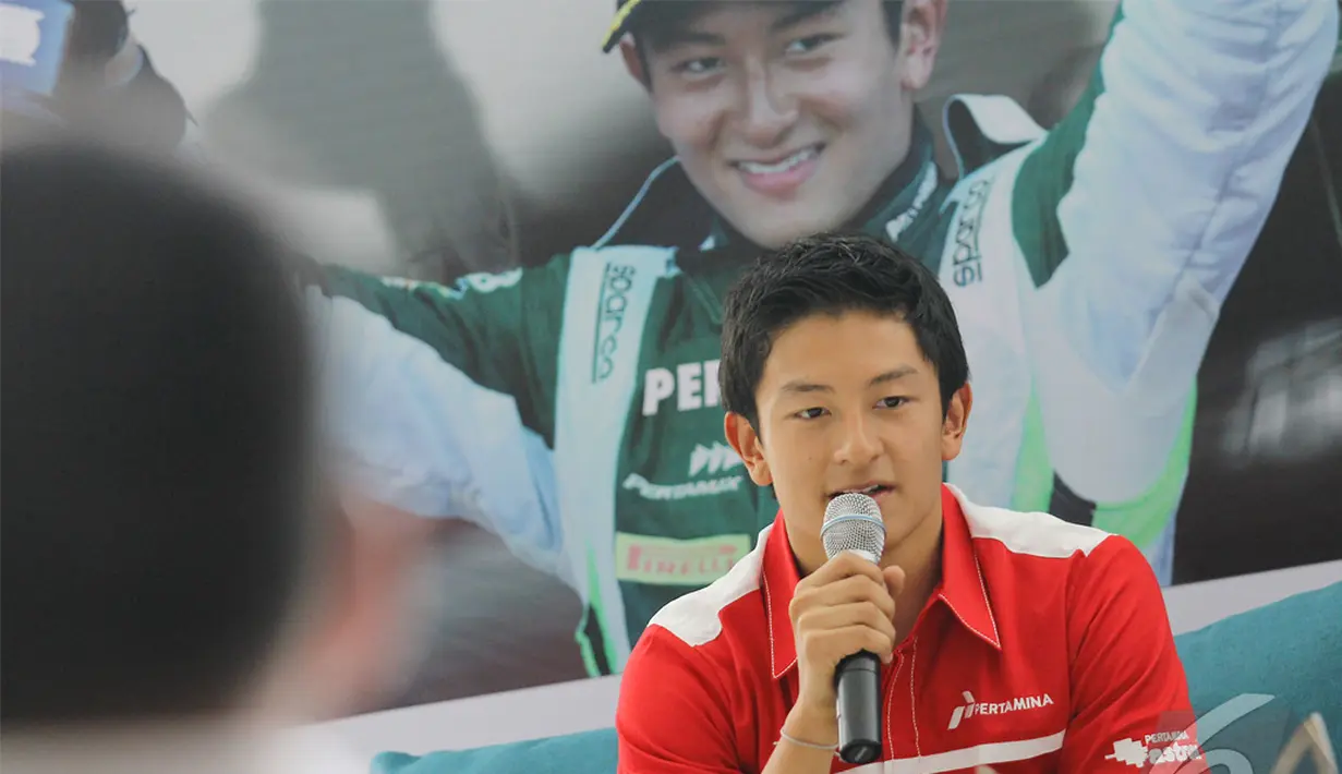 Pembalap Formula 3 asal Indonesia ini mampu naik podium dengan menempati tempat ketiga pada race kedua di GP Monaco, 24 Mei kemarin, Jakarta, Senin (2/6/2014) (Liputan6.com/Faizal Fanani).