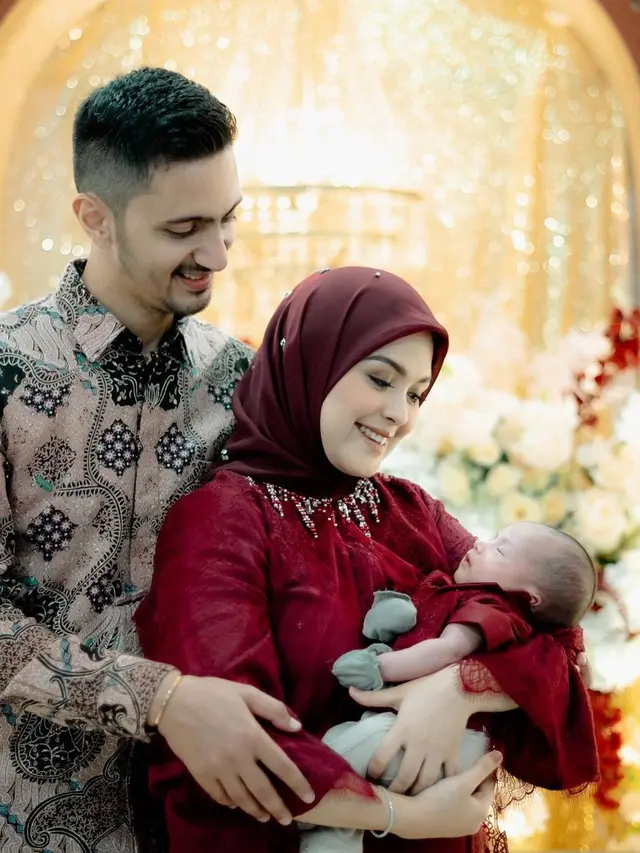Potret aqiqah anak kedua Vebby Palwinta