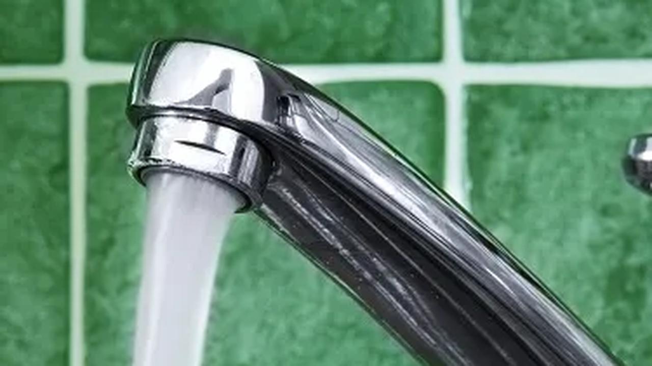 Hanya Bermodal Botol Plastik Bekas, Air Kran Mengalir Deras & Semburan Tambah Kencang