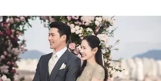 Foto pernikahan terbaru pasangan pengantin baru Hyun Bin dan Son Ye-Jin dirilis ke publik oleh agensi manajemen VAST Entertainment yang menampilkan look berbeda keduanya. (Foto: Instagram @vast.ent)