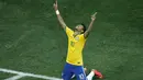 Penyerang Brasil, Neymar, tampil gemilang dengan mencetak dua gol di laga perdana Piala Dunia 2014 di Corinthians Arena, Sao Paulo, (13/6/2014). (AFP PHOTO/Fabrizio Bensch)