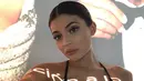 Seperti yang sudah diketahui, kabar kehamilan Kylie Jenner berembus pada September lalu dan hingga kini belum ada konfirmasi mengenai hal itu. (instagram/kyliejenner)