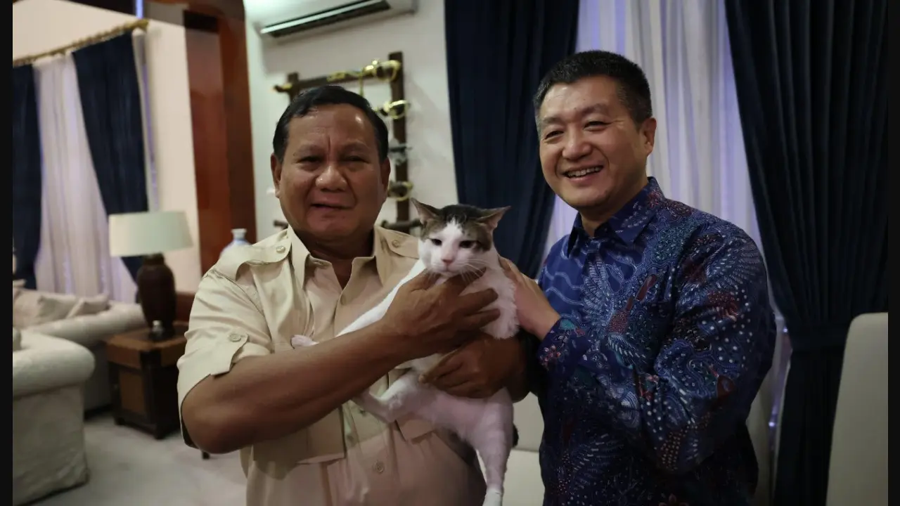 Calon presiden (caprea) nomor urut 02 Prabowo Subianto menerima kunjungan Duta Besar (Dubes China) untuk Indonesia, Lu Kang di kediamannya, Jalan Kertanegara, Jakarta Selatan, Minggu (18/2/2024).