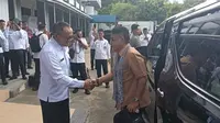 Wakil Ketua Komisi XIII DPR RI Andreas Hugo Pareira ini disambut Kakanwil Dirjen Pemasyarakatan Provinsi Sulut Tonny Nainggolan di Lapas Kelas IIA Tuminting Manado pada, Kamis (10/4/2025).