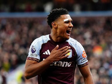 Penyerang andalan Aston Villa, Ollie Watkins melakukan selebrasi usai mecetak gol ke gawang Liverpool pada laga pekan 37 Premier League 2025/2026, Sabtu (16/5/2026) diini hari WIB. (AP Photo/Jacob King)