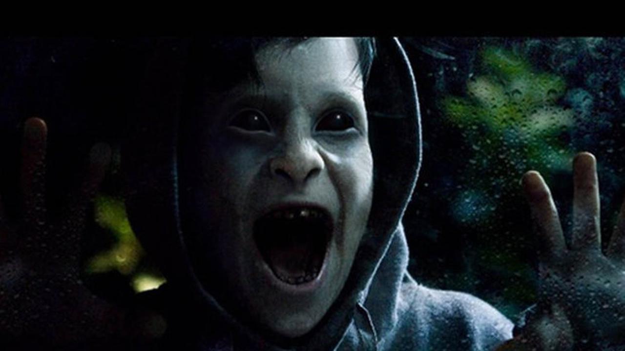 10 Penampakan Misterus Sosok Bocah Bermata Hitam, Hantu?