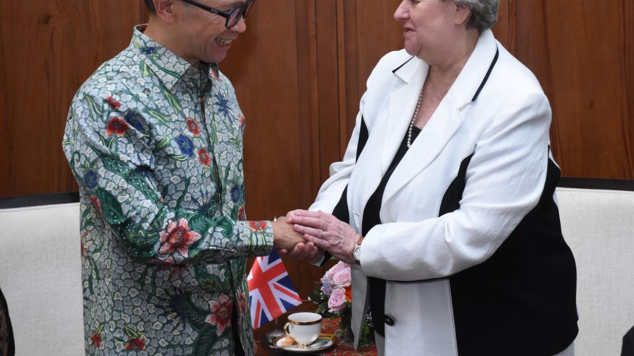 Wakil Menteri Luar Negeri Mahendra Siregar bertemu dengan Menteri Inggris untuk Asia Pasifik Heather Wheeler.