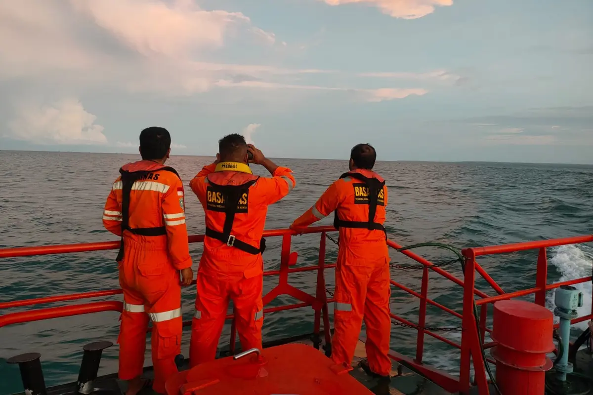 Tim SAR lakukan Pencarian Kapal Nelayan Zidan Ekspress di Laut Selat Madura, Menggunakan KN Antasena (Istimewa)