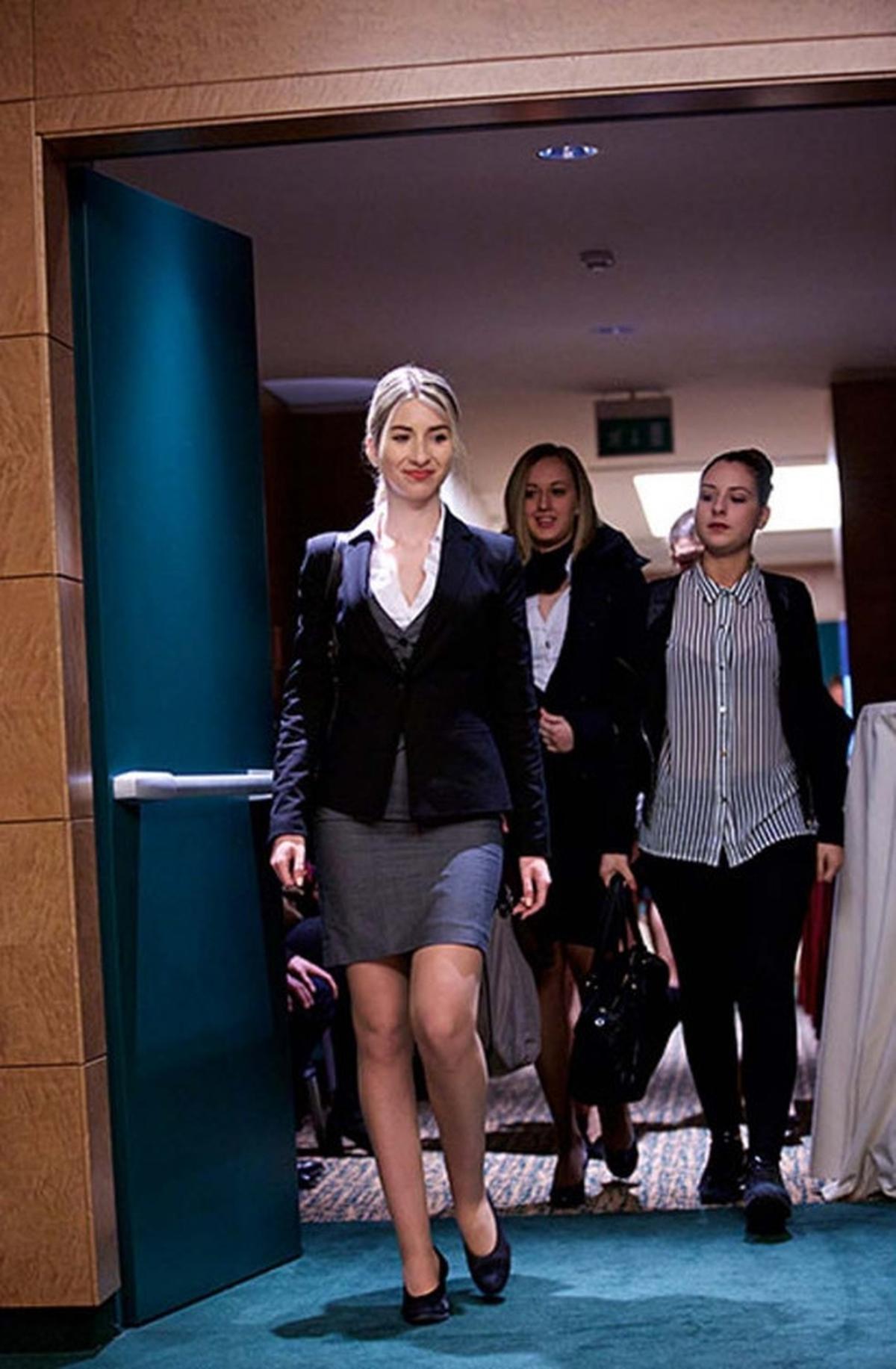 Intip para wanita cantik Italia ikut tes pramugari maskapai China