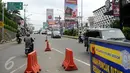 Sejumlah pengendara melintas di Jalan Raya Ciawi menuju Puncak Bogor dan sebaliknya, Kamis (31/12/2015). Diperkirakan arus lalu lintas mengalami kepadatan pada malam hari terkait perayaan malam pergantian tahun baru 2016. (Liputan6.com/Helmi Fithriansyah)