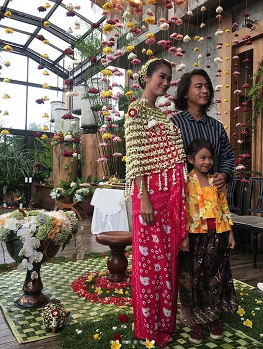 Sebelum menikah dengan Ivan Handoyo, Dominique Diyose pernah menjalani hubungan rumah tangga bersama Marshall Sastra. Dominique dan Marshall menikah pada 16 Agustus 2014 ddan bercerai pada Oktober 2015.  (Instagram/dominiquediyose)