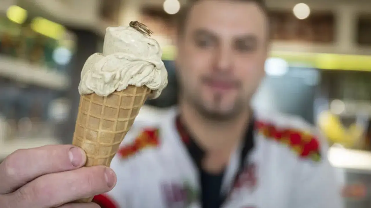 Es krim rasa jangkrik.