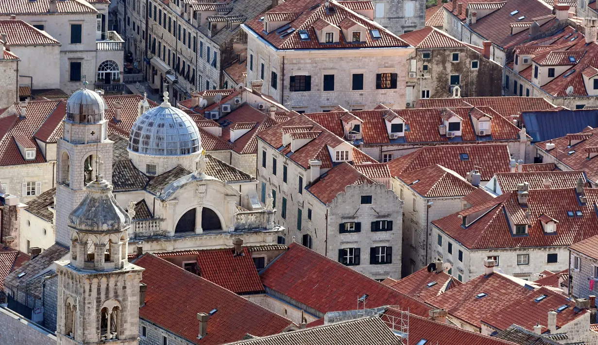 Gambar pada 28 Maret 2019 menunjukkan kota tua Dubrovnik, salah satu lokasi pengambilan gambar film serial Game of Thrones. Kota di Kroasia ini menjadi King's Landing, Ibu Kota Westeros dalam film serial besutan David Benioff & DB Weiss untuk jejaring televisi HBO. (Denis LOVROVIC / AFP)