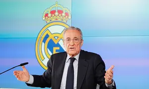 Presiden Real Madrid, Florentino Perez dalam konferensi pers di Madrid, 13 Mei 2026. (AP Photo/Bernat Armangue)