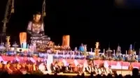 Lampion Diterbangkan di Puncak Perayaan Waisak di Candi Borobudur