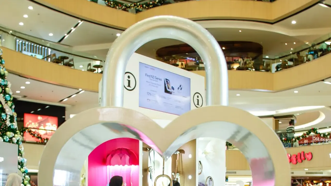 Oppo Pop Up Store Find N3 Series hadir di Tunjangan Plaza 3, Surabaya, menutup rangkaian Roadshow Oppo International Skyport Find N3 Series. (Oppo)