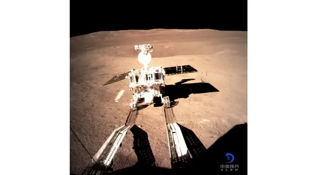 Rover milik probe Tiongkok Chang'e-4 yang bakal melaju ke sisi tergelap Bulan