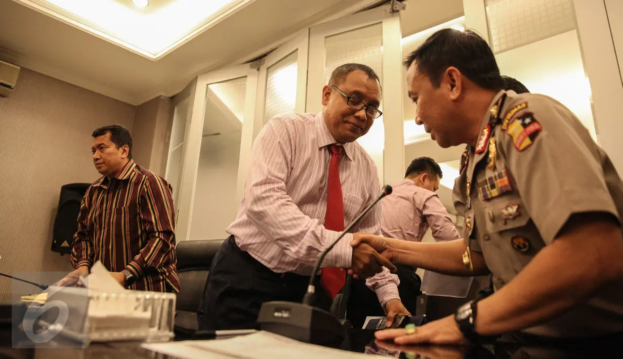 Dirtipidter Bareskrim, Brigjen Pol Yazid Fanani (tengah) seusai memberi keterangan pers di  Jakarta, Selasa (15/9/2015). Bareskrim Polri sedang membidik tiga perusahaan di Sumsel yang diduga menjadi 'dalang' pembakaran hutan. (Liputan6.com/Faizal Fanani)