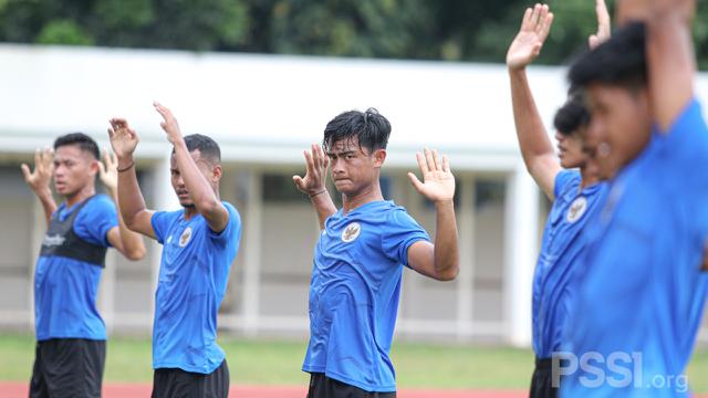 Timnas Indonesia sedang berlatih di Stadion Madya, Jakarta, Selasa (9/2/2021).