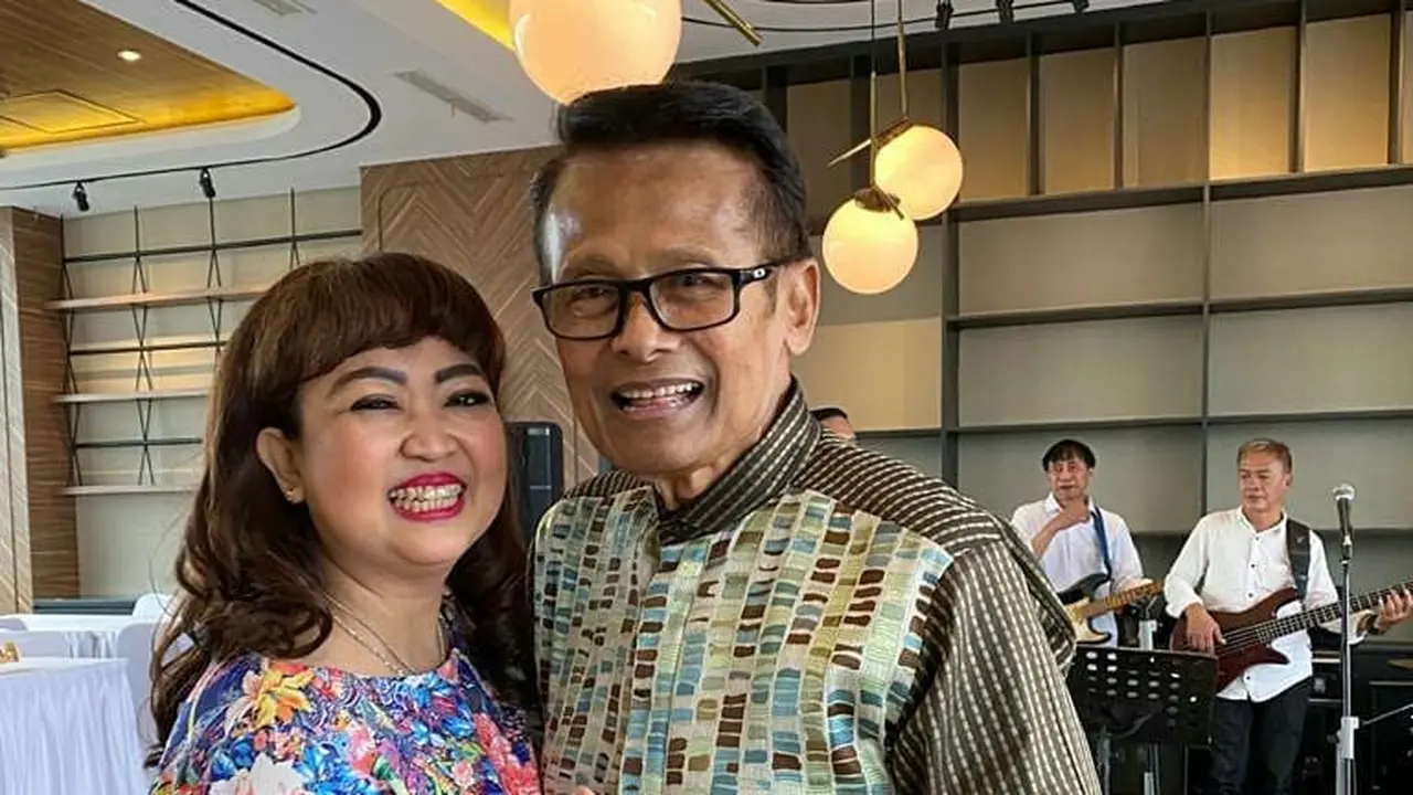 Koes Hendratmo dan Aprilia Puspitawati (https://www.instagram.com/p/B8bs7NpgRpI/)