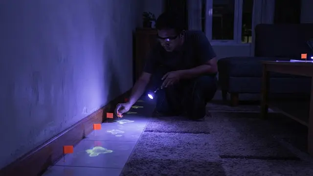 Cek Sumber Bau Tersembunyi dengan Lampu UV