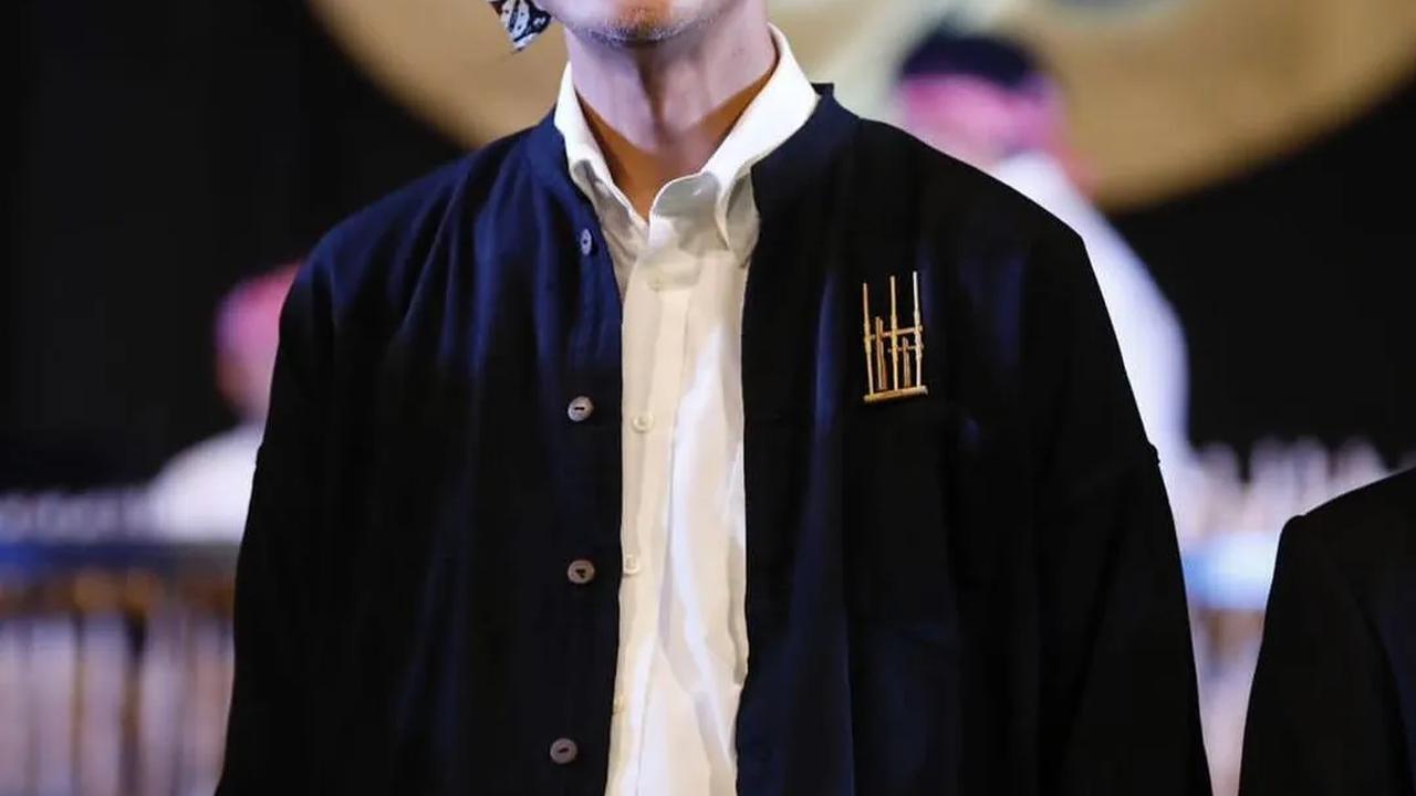 "Ya di hari Sumpah Pemuda kita harus melakukan reaktualisasi dari Sumpah Pemuda itu. Tentu membulatkan komitmen dan pemudalah yang kemudian menjadi harapan," kata Ganjar