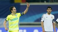 Gelandang Gent, Sven Kums (kiri) melakukan selebrasi usai mencetak gol ke gawang Valencia, di Ghelamco Arena (4/11/2016). Sang kapten kembali menjadi andalan saat bersua Wolfsburg di Babak 16 Besar Liga Champions 2015-2016. EPA/Laurent Dubrule