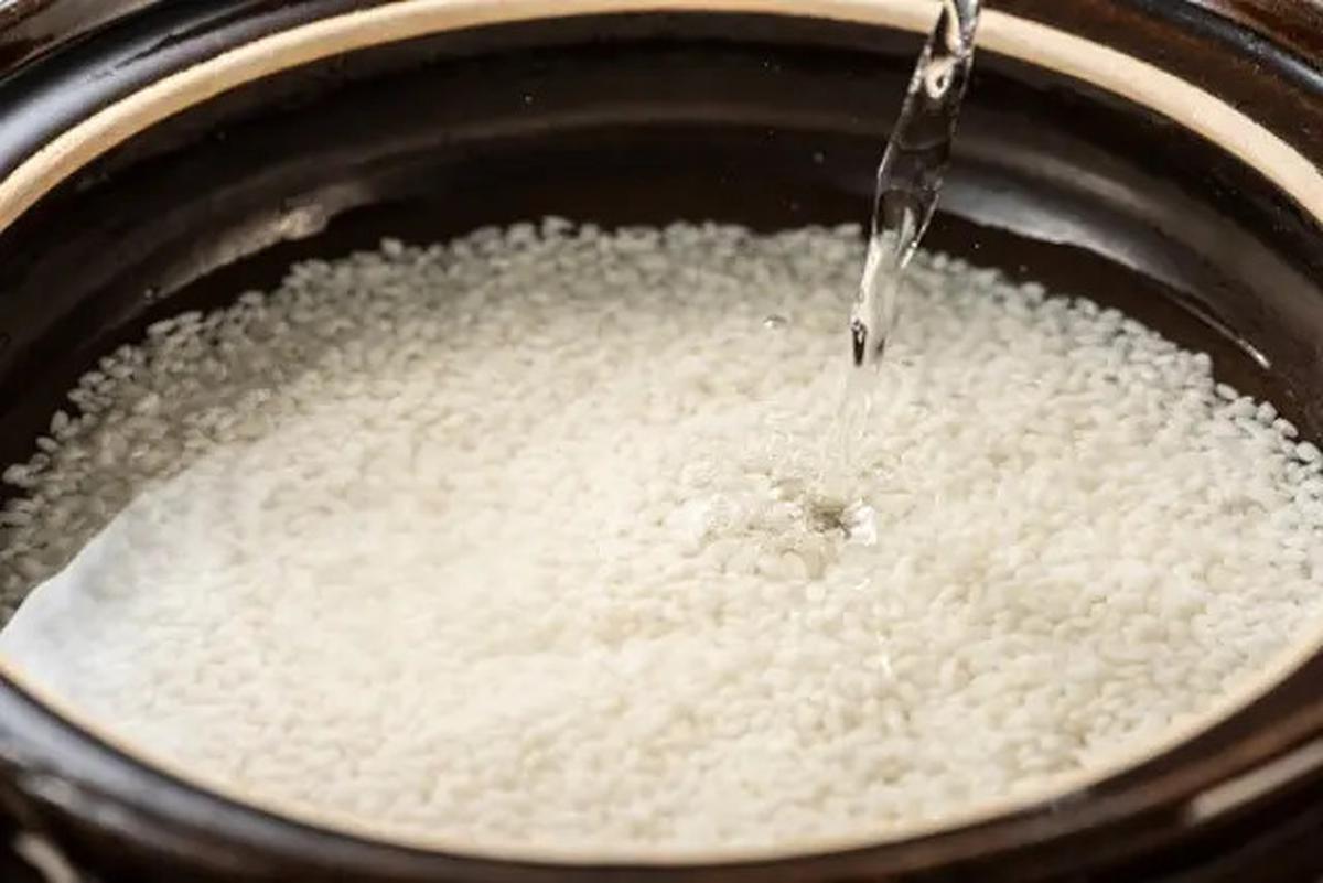 Tips Praktis Memasak Nasi Putih yang Bersih dan Pulen, Dijamin Rasa Enak!