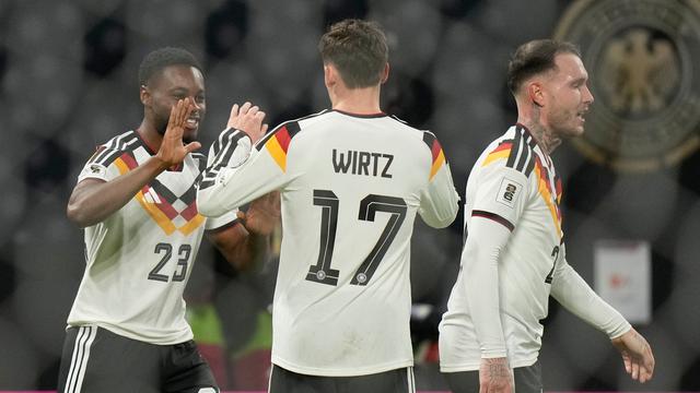 Florian Wirtz (tengah) dkk. merayakan gol Jerman ke gawang Slovakia di Grup A Kualifikasi Piala Dunia 2026 zona Eropa di Leipzig, Selasa (18/11/2025) dini hari WIB. (AP Photo/Matthias Schrader)