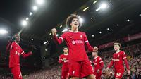 Pemain Liverpool, Jayden Danns melakukan selebrasi bersama rekan-rekannya setelah mencetak gol ke gawang Southampton pada laga putaran kelima Piala FA 2023/2024 di Anfield, Liverpool, Inggris, Kamis (29/02/2024) WIB. (AP Photo/Jon Super)