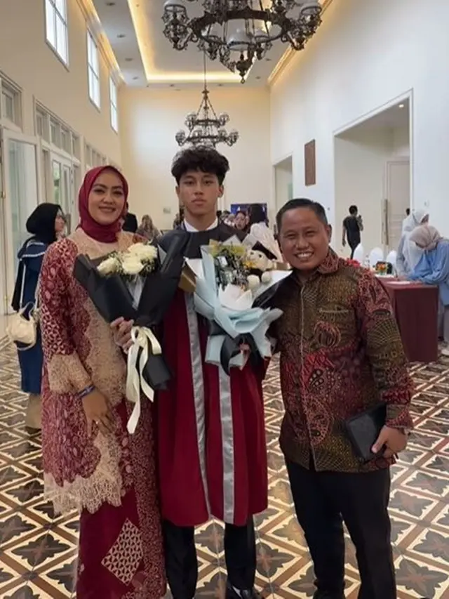 6 Momen Wisuda SMP Anak Sulung Narji, Paras Tampan dan Tinggi Curi Perhatian