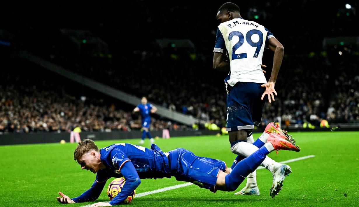 Keberhasilan Palmer mencetak dua gol juga membuat sang pemain kini bersaing dengan Salah dan Haaland sebagai pencetak gol terbanyak. Palmer sejauh ini telah mengemas 11 gol. (AFP/Ben Stansall)