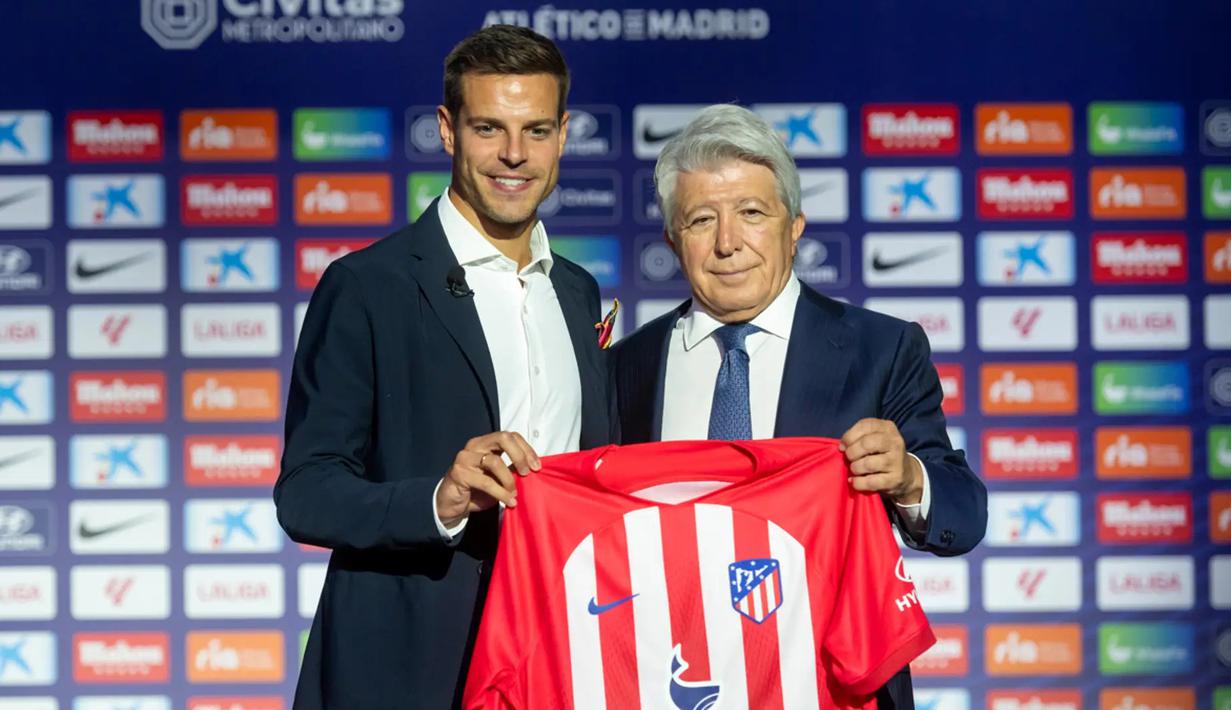 Cesar Azpilicueta baru saja didatangkan Atletico Madrid di bursa transfer musim panas 2023/2024 dari Chelsea yang telah dibelanya selama 11 musim sejak 2012/2013. Ia dikontrak selama satu tahun dengan status bebas transfer. (twitter.com/atletienglish)