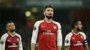 Pemain Arsenal, Olivier Giroud, Theo Walcott dan Coquelin bereaksi selama menjamu Red Star Belgrade pada penyisihan Grup H Liga Europa di Emirates Stadium, Jumat (3/11). The Gunners ditahan imbang tanpa gol oleh tim tamu. (AP /Tim Ireland)