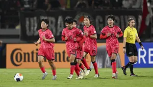 Selebrasi para pemain Timnas putri Korea Selatan U-17 merayakan gol keempat ke gawang Timnas putri Indonesia U-17 yang dicetak Park Ji-yu (kedua kiri) pada laga Grup A Piala Asia putri U-17 2024 di Stadion Kapten I Wayan Dipta, Gianyar, Bali, Kamis (9/5/2024). (Dok. AFC)
&nbsp;