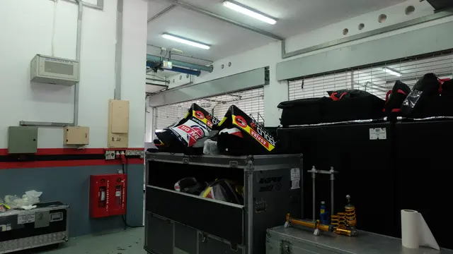 Suasana Paddcok Tim Federal Oil Gresini Moto2