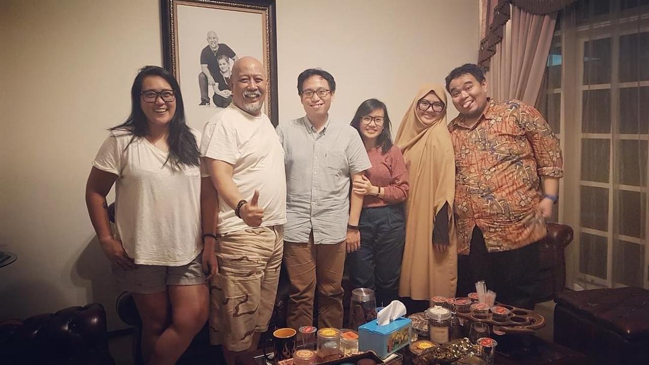 Penuh Kehangatan, Intip Potret Kebersamaan Indro Warkop bersama Dhamar Anak Kedua Mendiang Dono yang Curi Perhatian