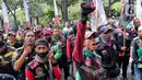 Ratusan pengemudi ojek online melakukan aksi di depan Balai Kota Jakarta, Rabu (8/2/2023). Dalam aksinya, mereka menolak penerapan jalan berbayar atau electronic road pricing (ERP) diterapkan di Jakarta. (Liputan6.com/Angga Yuniar)
