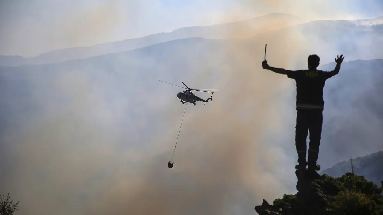 FOTO: Upaya Turki Padamkan Kebakaran Hutan