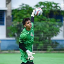 Kevin Ray Mendoza, kiper berdarah Denmark dan Filipina kini resmi membela Persib Bandung (X/Persib)