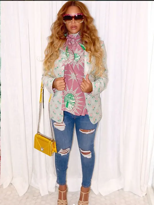 Di masa kehamilannya, Beyonce memang selalu mengabadikan perut buncitnya tersebut. Bahkan foto awal kehamilannya pun sempat menjadi bahan perbincangan, dimana ia disebut telah melakukan plagiat. (Instagram/beyonce)